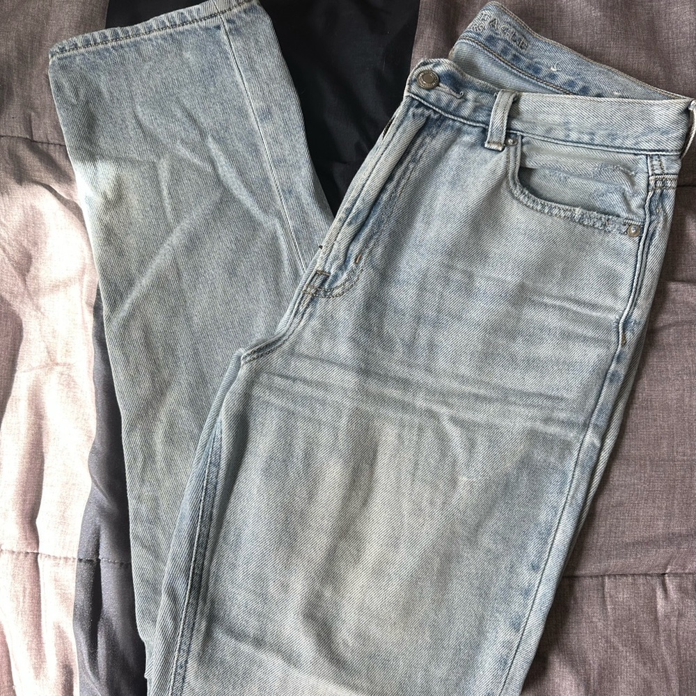 AE light wash jeans * no holes, long length *